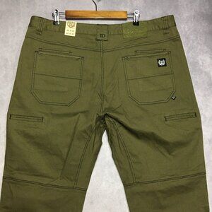 Carlos Ray Mens Tactical Pants size 42x32 Green Cargo Pockets Cotton Stretch NEW